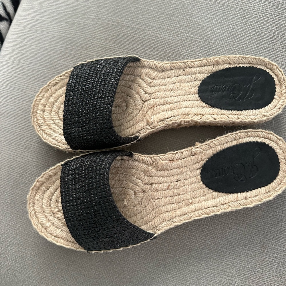 J.Crew Sandals

J.CREW VALENCIA ESPADRILLE SANDALS SLIDES SIZE 8 Style BH419